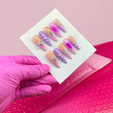 Load image into Gallery viewer, Iris